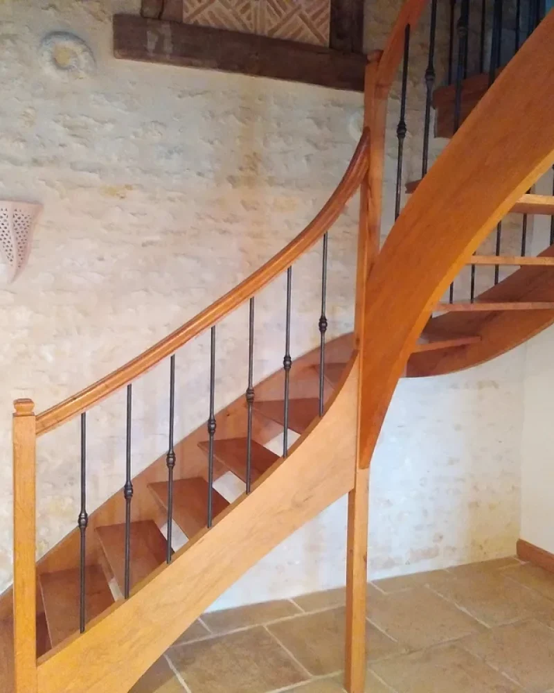 realisation-escalier-charruyer-jerome-sarl-menuisier-sur-mesure-frozes (4)